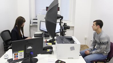 Фото: Через підвищений попит у ЦНАПах протерміновано видачу понад 4 тис паспортів