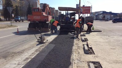 Фото: У Львові тривають роботи з облаштування велодоріжки на вул. Княгині Ольги
