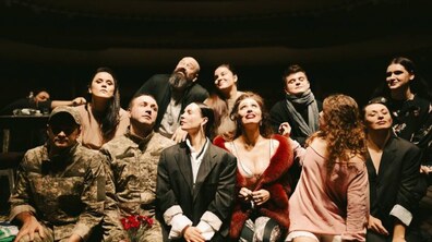 Фото: Гостра сучасна драма крізь призму міфу: у Львові покажуть виставу «Три швидкі та модні у цьому сезоні перукарки»