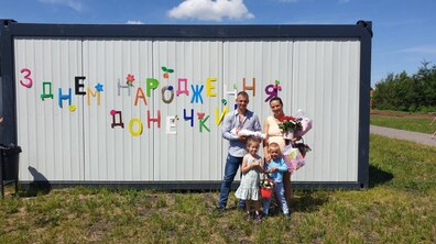 Фото: У містечку «Маріяполіс» в родині переселенців народилась дівчинка