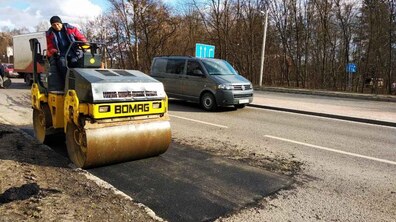 Фото: Поточний і аварійний ремонт доріг у Львові: вже відремонтували 75 229,5 м² дорожнього покриття