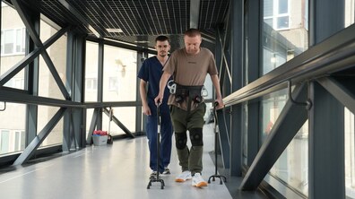 Фото: Мав лише 5% на відновлення: у Львові поставили на ноги пацієнта з травмою спинного мозку