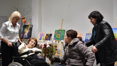 Фото: Не лише малює, а й допомагає армії: вихованиця «Джерела» представила виставку живопису