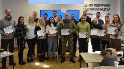 Фото: Ветерани та дружини захисників завершили курс бізнес-навчання від міста