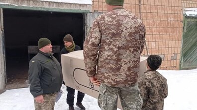 Фото: Воїнам на передову львів'яни зібрали й передали допомогу