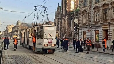 Фото: Рух транспорту вулицею Городоцькою відновлено
