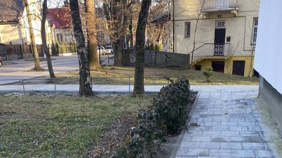 відремонтований тротуар біля будинку на вул. Коновальця, 101