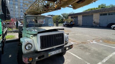 Фото: З балансу комунальних підприємств Львова списали зношену спецтехніку