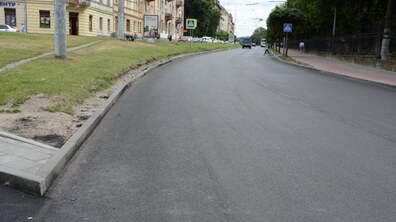 Фото: На вул. Митрополита Андрея завершується ремонт дороги: вже замінили дорожнє покриття, тривають роботи на тротуарах