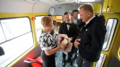 Фото: #LoveLviv. Мер Львова привітав подружжя львів’ян з діамантовим весіллям
