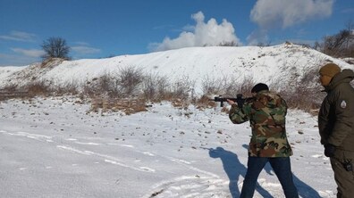 Фото: Львівських освітян продовжують навчати стрільбі