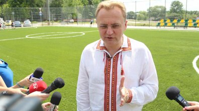 Фото: Мер Львова прокоментував свою пропозицію включити гасло «Слава Україні!» в офіційну емблему ФФУ