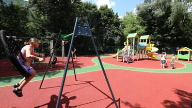 Фото: На вулиці Івана Франка відкрили сучасний дитячо-спортивний майданчик