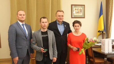 Фото: Міський голова зустрівся із переможцями веломарафону «Львівська сотка 2018» Мартою Захаровою та Василем Набокою