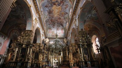 Фото: Львівські храми транслюють Літургії онлайн, об 11 год на 24 каналі — трансляція з Патріаршого Собору в Києві