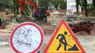 Фото: Від сьогодні для проведення ремонтних робіт для руху транспорту перекрито вул. Братів Міхновських