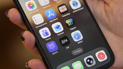 Застосунок MISTO на екрані смартфона серед інших застосунків
