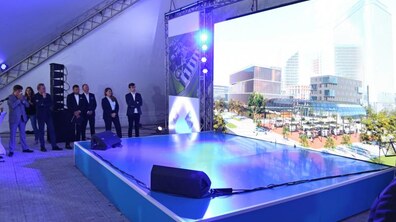 Фото: «Сьогодні ми перестрибуємо через десяток років, бо компанія „Brookfield“ заходить до Львова», — А. Садовий під час закладення каменю в будівництво ІТ-парку