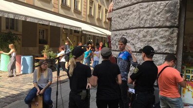 Фото: Музикантам нагадують: у Львові здійснюють моніторинг вуличних виступів