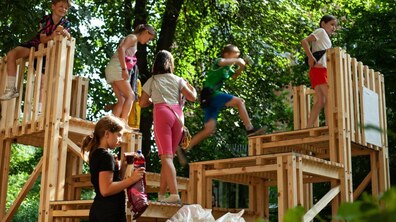 Фото: Стільці, ігрові простори та балансуни: студенти-архітектори реалізували свої проєкти у львівській школі