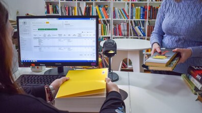 Фото: У Львові читачі бібліотек можуть брати книжки в одній філії, а повертати в іншу