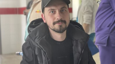 Фото: Дивом вижив: до львівської лікарні евакуювали оперного співака, який потрапив під обстріл, рятуючи людей