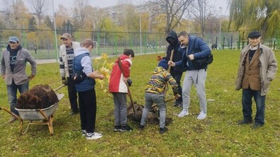 Фото: У шести школах та дитсадках Львова висадили дерева і кущі