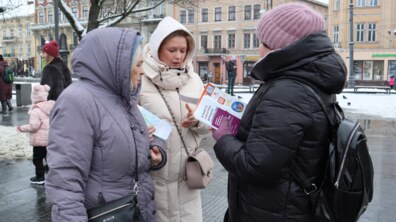 Фото: У Львові провели вуличну акцію «Крок за кроком», аби пройти шляхом постраждалої людини