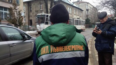Фото: У зв'язку з обривом розтяжки контактної трамвайної мережі на вул. Котляревського, 27, тимчасово не курсують трамвайні маршрути №1 та №9