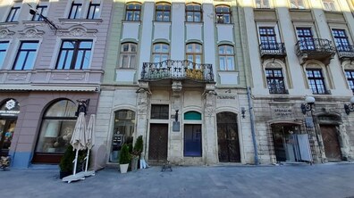 Фото: У Львові власник зруйнував цінні архітектурні елементи у пам’ятці на площі Ринок: мерія звернулася до суду