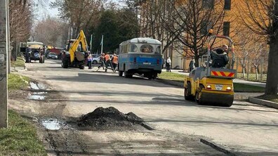 Фото: У громадах Львівської МТГ проводять ямкові ремонти доріг
