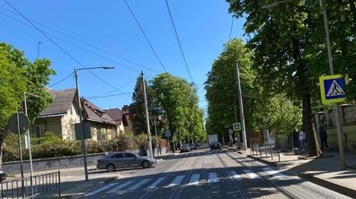 Фото: На вулицях Львова оновлюють дорожню розмітку та ознаковують місця для паркування