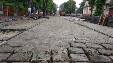 Фото: Ремонт вул. Замарстинівської: триває монтаж трамвайних рейок, облаштування хідників, заміна колектора