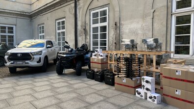 Фото: Від громади Львова військовим передали обладнання та транспорт на 16,8 мільйонів гривень