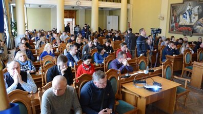 Фото: Місто викупить стадіон та будівлю стадіону на вул. Золотій, 40-а