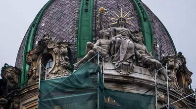 Фото: Скульптурну композицію «Ощадність. Рільництво. Промисловість» підсвітять