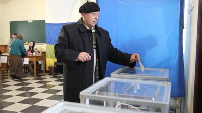 Фото: У Львові вже проголосувало 244,5 тис. виборців