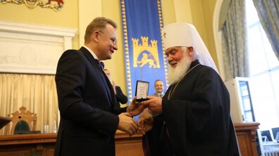 Фото: «Нехай милосердний Господь благословляє нас, об’єднує, щоб ми будували сильну, європейську Україну», — Високопреосвященний Макарій