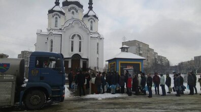Фото: Аварійно-ремонтні роботи на магістральному водогоні завершили, розпочався запуск води. У місті працює 17 водовозок