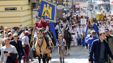 Фото: Центром Львова пройшла святкова театралізована хода