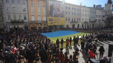 Фото: Сьогодні в центрі Львова урочисто заспівали Гімн України