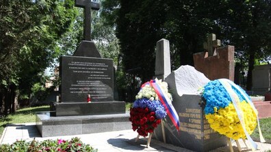 Фото: «Я хотів би, щоб наші можновладці так само дбали про українців, які загинули на різних територіях», — А. Садовий під час відкриття меморіалу пам’яті словенських воїнів 1914—1918