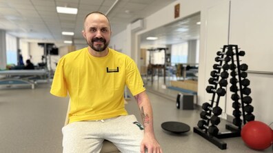 Фото: У центрі НЕЗЛАМНІ медики пересаджують шкіру та відновлюють зір 48-річному захиснику
