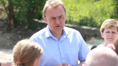 Фото: «Там складні роботи, багато часу забирає інженерія, колектор, водогін», - А. Садовий про ремонт вул. Личаківської 