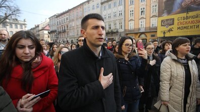 Фото: Сьогодні на пл. Ринок масово заспівають Гімн України, тому тимчасово змінять рух трамваїв