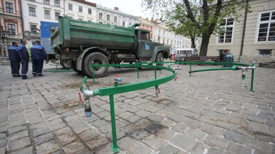 Фото: ЛМКП «Львівводоканал» готується до проведення святкування Поливаного понеділка на пл. Ринок