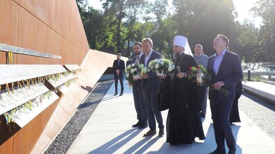 Фото: Блаженніший Епіфаній вшанував захисників України на Меморіалі Героїв Небесної Сотні у Львові