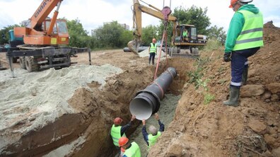 Фото: «Закупляємо якісні труби — чавунні, гарантія — 100 років», — Андрій Садовий про заміну аварійного трубопроводу в Лисиничах