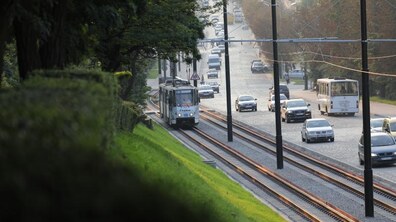 Фото: Відновлено роботу трамвайного маршруту № 2 до вул. Пасічної: сьогодні ввечері перші трамвайні вагони проїхалися по новій колії з пасажирами