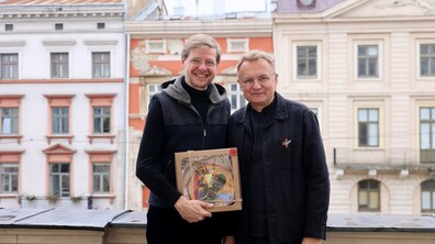 Реміґіюс Шимашюс, ексмер міста Вільнюса та міський голова Львова Андрій Садовий на балконі Ратуші